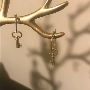 NWT Tory Burch gold key earrings so cute!
